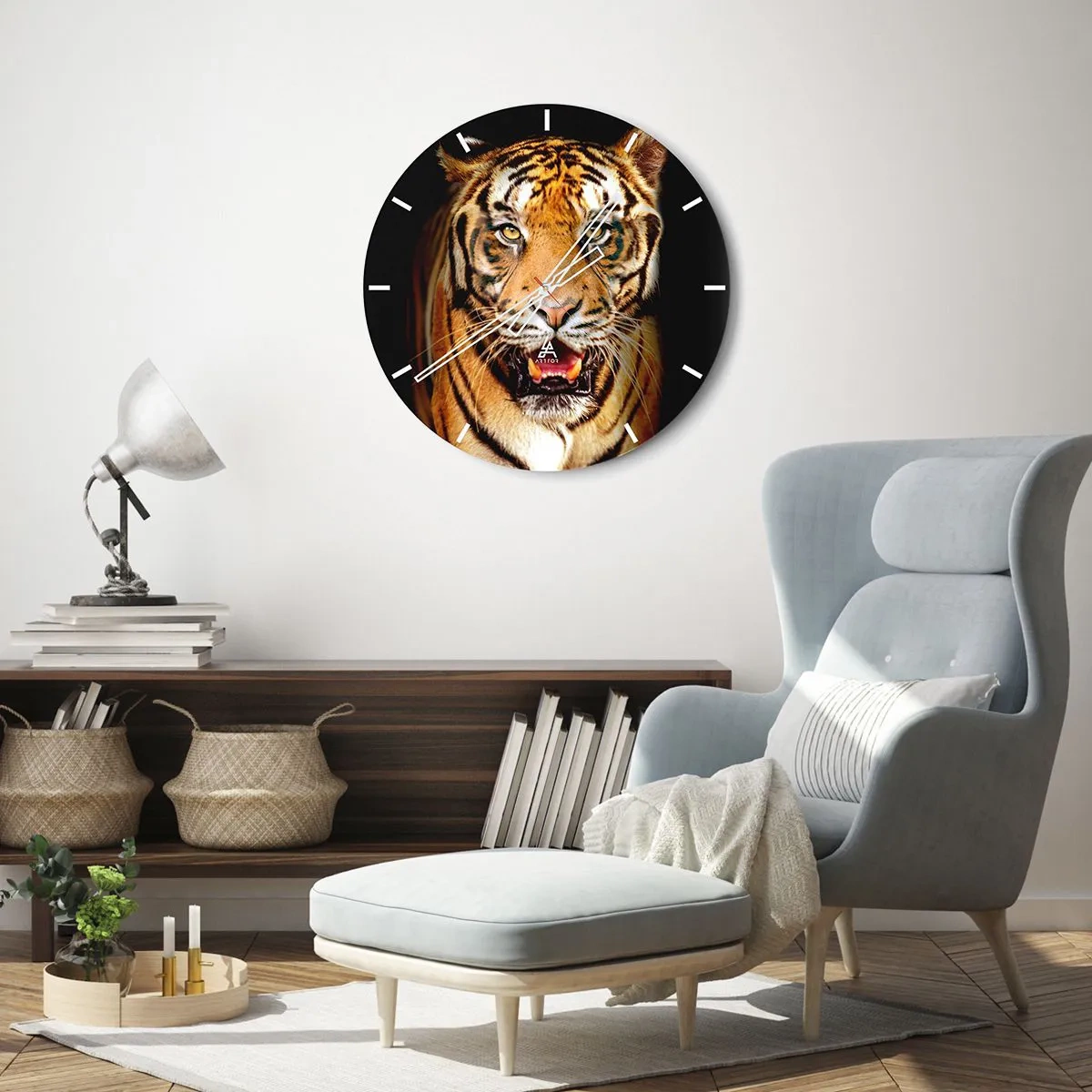 Orologio da parete - Orologio in Vetro - Ritratto di una tigre feroce dallo sguardo intenso - 30x30cm - Cuore selvatico - Decorazione murale moderna per soggiorno, cucina e camera da letto ARTTOR
