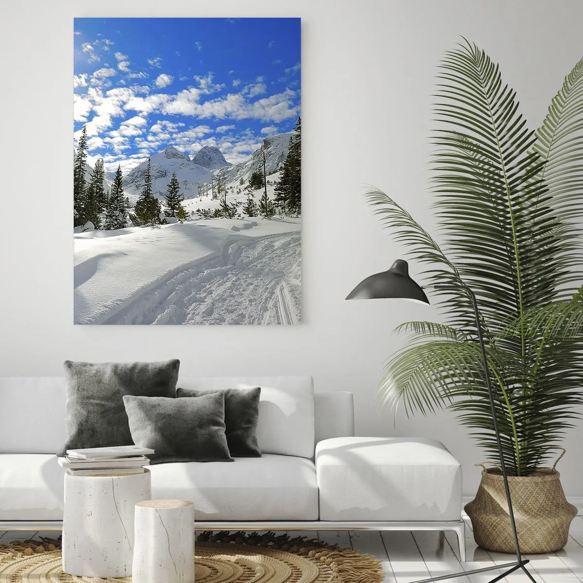 Quadro su vetro - Paesaggio montano invernale con foresta e cielo azzurro - 50x70cm - Nella neve e nel sole - Decorazione murale moderna per soggiorno e camera da letto ARTTOR