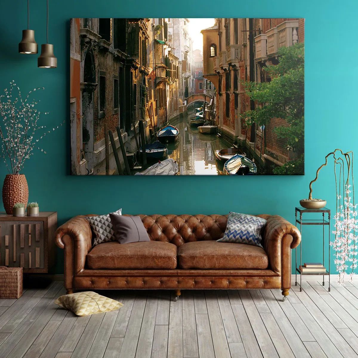 Quadro su tela - Stampe su Tela - Un pittoresco canale a Venezia con barche e un ponte - 70x50cm - Un angolo di Venezia - Decorazione murale moderna per soggiorno e camera da letto ARTTOR