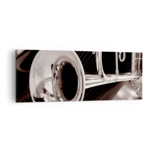 Quadro su tela - Stampe su Tela - Primo piano di una tromba d'argento su un elegante sfondo in tessuto. - 140x50cm - Viaggio musicale negli anni '30 - Decorazione murale moderna per soggiorno e camera da letto ARTTOR