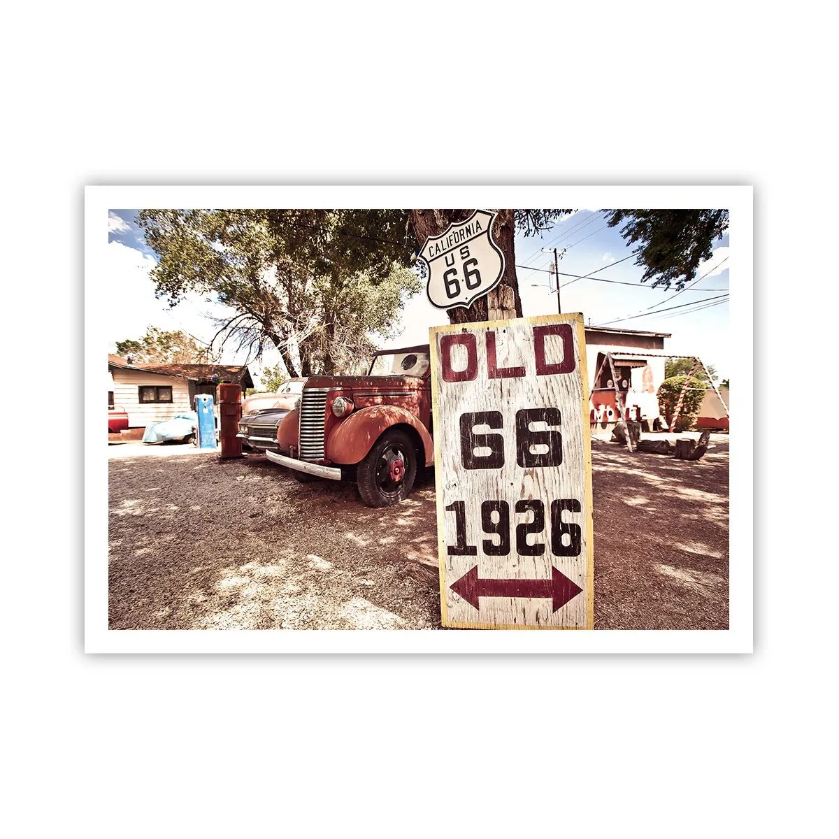 Poster - Auto retrò e cartello della Route 66 in un ambiente rustico - 100x70cm - La leggenda della provincia americana - Decorazione murale moderna per soggiorno e camera da letto ARTTOR