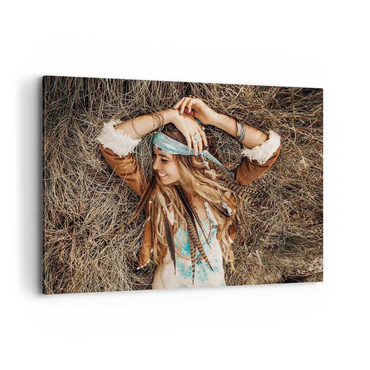 Quadro su tela - Stampe su Tela - Donna in stile boho sdraiata sul fieno - 120x80cm - Verso gli anni dell'amore - Decorazione murale moderna per soggiorno e camera da letto ARTTOR