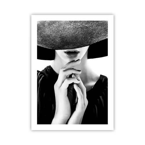 Poster - Ritratto in bianco e nero di una donna che indossa un cappello e ha il viso coperto - 50x70cm - Bellezza celata - Decorazione murale moderna per soggiorno e camera da letto ARTTOR