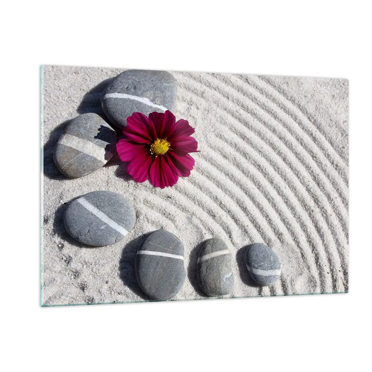 Quadro su vetro - Pietre con strisce bianche e un fiore viola sulla sabbia in stile zen - 120x80cm - Energia e pace nel cerchio magico della natura - Decorazione murale moderna per soggiorno e camera da letto ARTTOR
