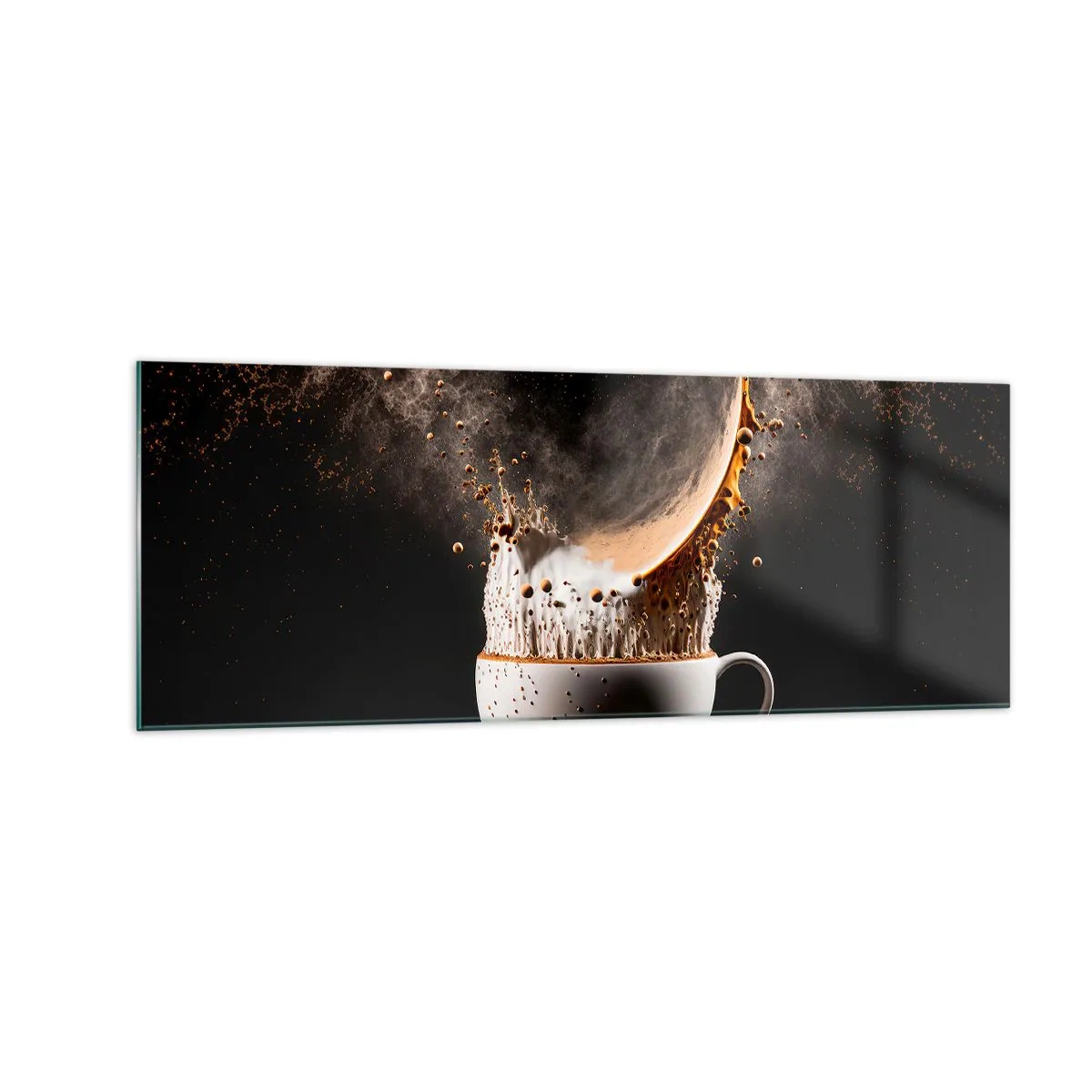 Quadro su vetro - Una tazza di caffè con un'esplosione dinamica di liquido su uno sfondo nero. - 140x50cm - Esplosione di sapore - Decorazione murale moderna per soggiorno e camera da letto ARTTOR