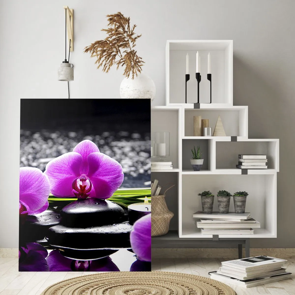 Quadro su vetro - Orchidee viola su uno sfondo di pietre e candele in un ambiente rilassante - 70x100cm - Annegare nel silenzio e nella pace - Decorazione murale moderna per soggiorno e camera da letto ARTTOR