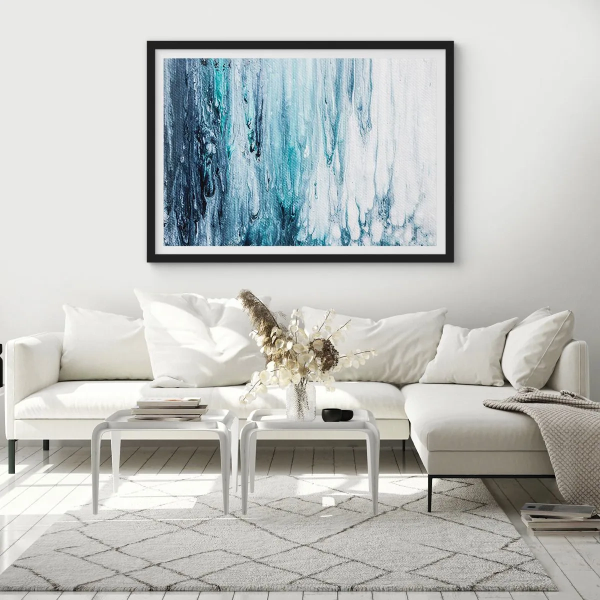 Poster in cornice nera - Striature astratte blu e bianche che ricordano i ghiaccioli - 70x50cm - Ghiaccio blu - Decorazione murale moderna per soggiorno e camera da letto ARTTOR