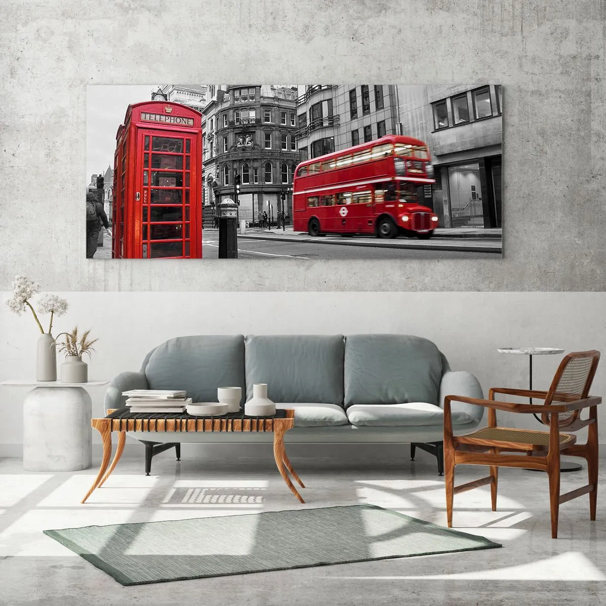 Quadro su vetro - Una cabina telefonica rossa e un autobus a due piani a Londra con la città sullo sfondo - 160x50cm - Il più rosso d'Europa - Decorazione murale moderna per soggiorno e camera da letto ARTTOR