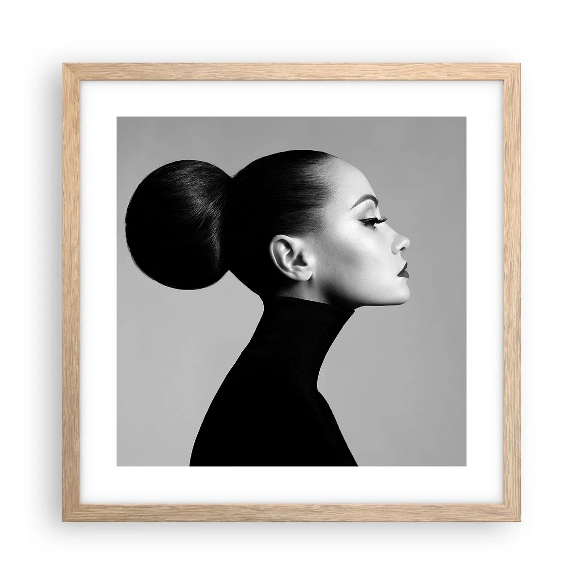 Poster in cornice rovere chiaro - La Nefertiti di oggi - 40x40 cm