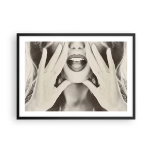 Poster in cornice nera - Ritratto in bianco e nero di una donna con labbra e mani espressive - 70x50cm - Arrivo! - Decorazione murale moderna per soggiorno e camera da letto ARTTOR