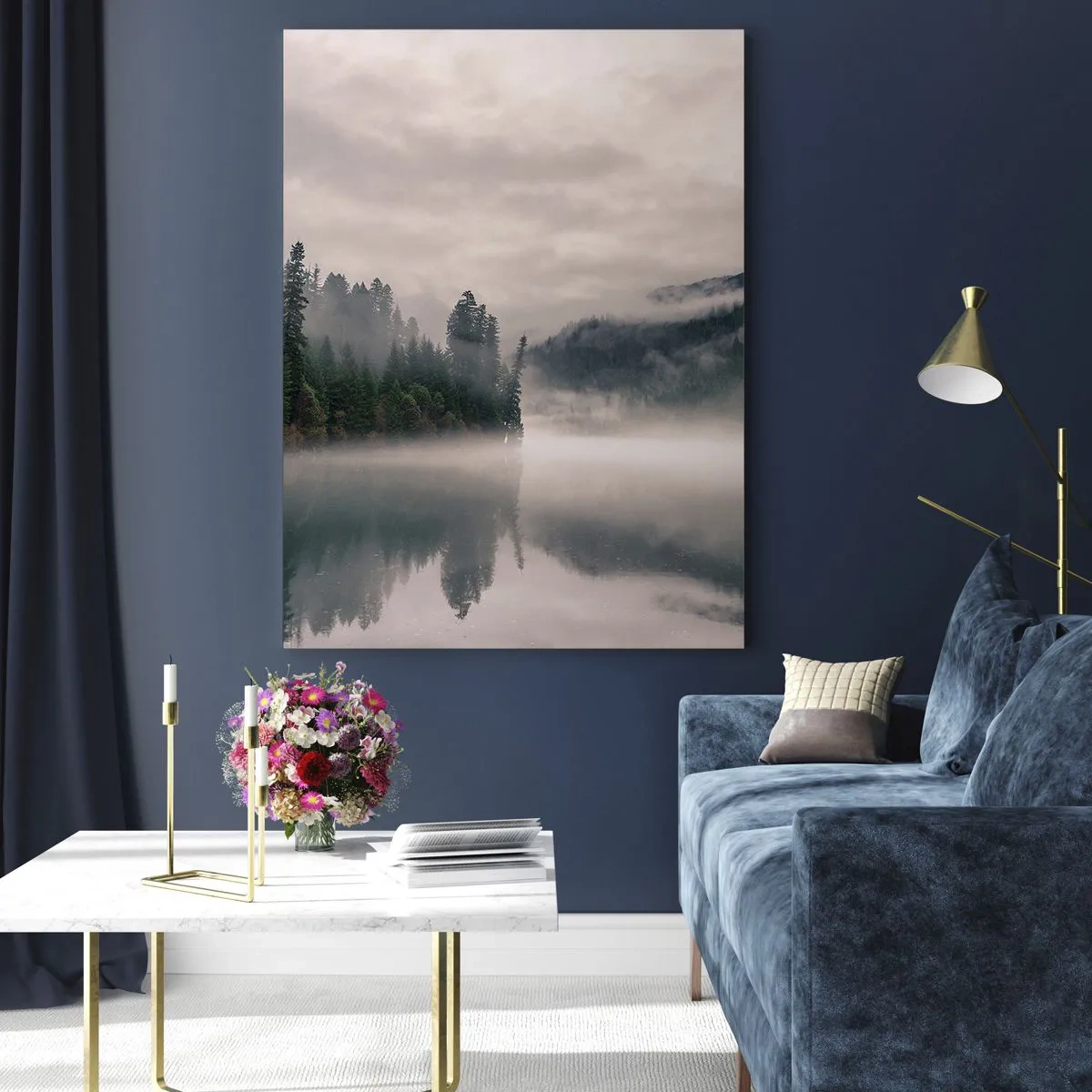 Quadro su vetro - Vista mattutina di un lago nella foresta, avvolto nella nebbia - 50x70cm - Riflettendo nella nebbia - Decorazione murale moderna per soggiorno e camera da letto ARTTOR