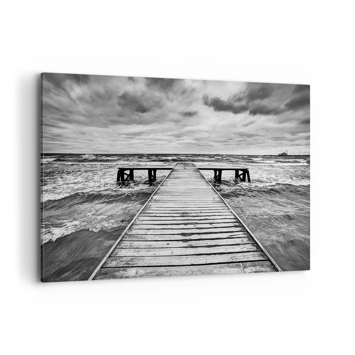 Quadro su tela - Stampe su Tela - Una vista in bianco e nero di un molo di legno su un mare in tempesta. - 120x80cm - Aspetto che il vento le scacci via... - Decorazione murale moderna per soggiorno e camera da letto ARTTOR