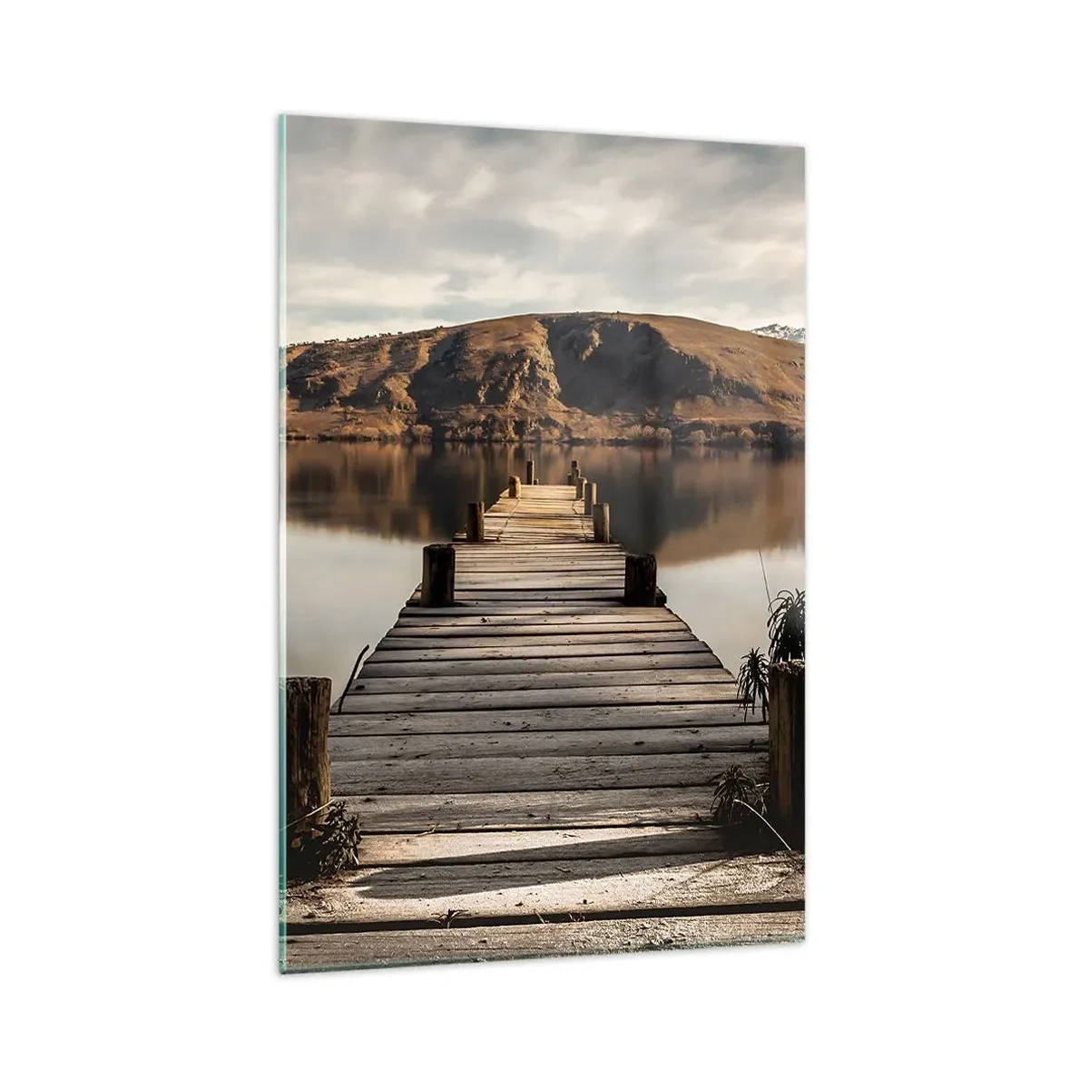 Quadro su vetro - Un molo di legno su un lago circondato da pittoresche colline - 80x120cm - Paesaggio nel silenzio - Decorazione murale moderna per soggiorno e camera da letto ARTTOR