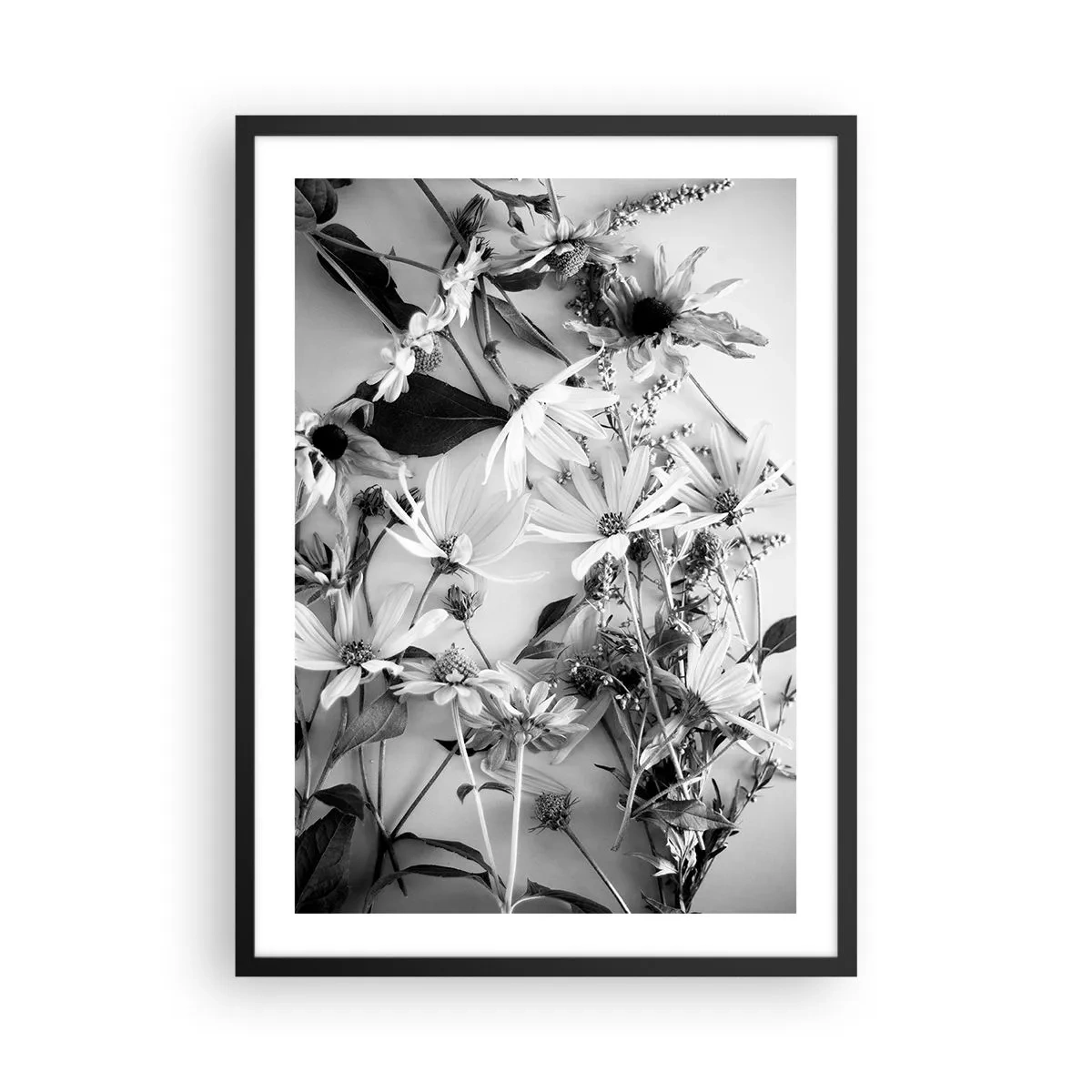 Poster in cornice nera - Fiori bianchi e neri disposti in una disposizione artistica - 50x70cm - Un non bouquet di fiori - Decorazione murale moderna per soggiorno e camera da letto ARTTOR