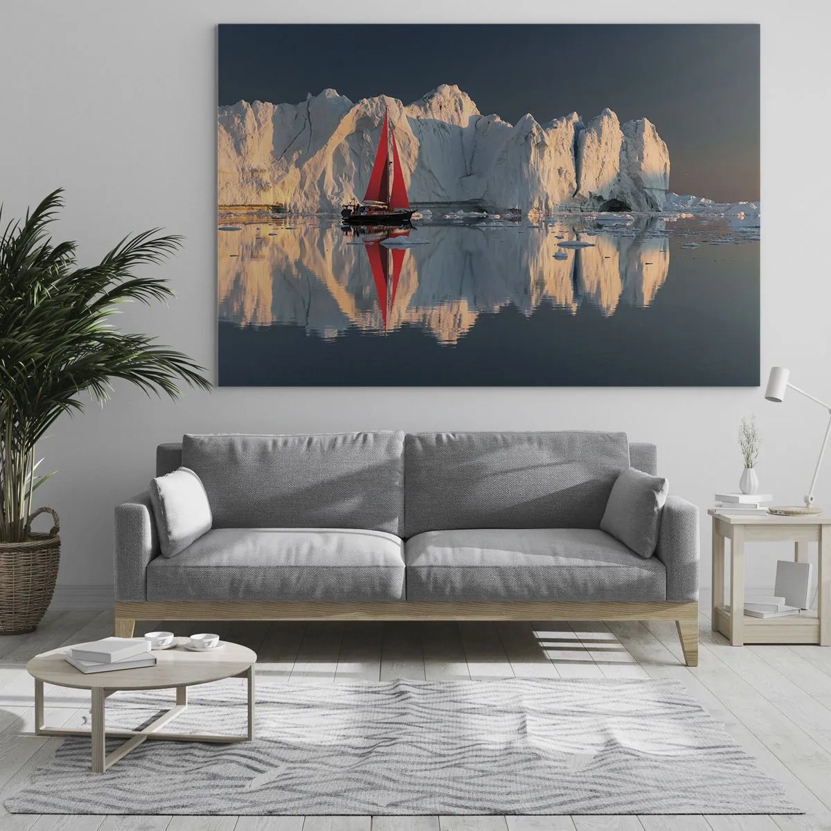 Quadro su vetro - Una barca a vela con una vela rossa vicino agli iceberg al tramonto - 120x80cm - Ai confini del mondo - Decorazione murale moderna per soggiorno e camera da letto ARTTOR