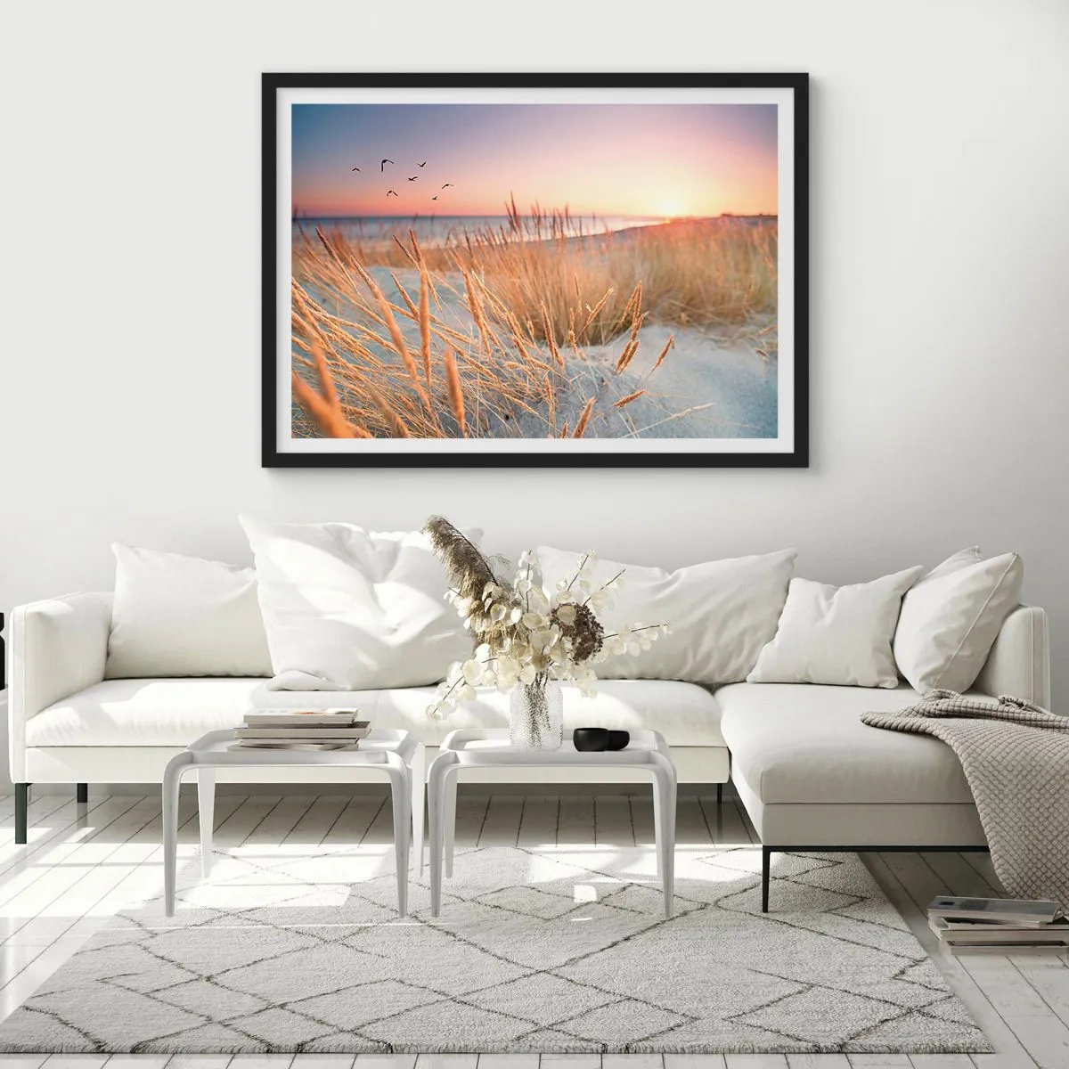 Poster in cornice nera - Spiaggia al tramonto con erba alta - 70x50cm - Ninna nanna baltica - Decorazione murale moderna per soggiorno e camera da letto ARTTOR