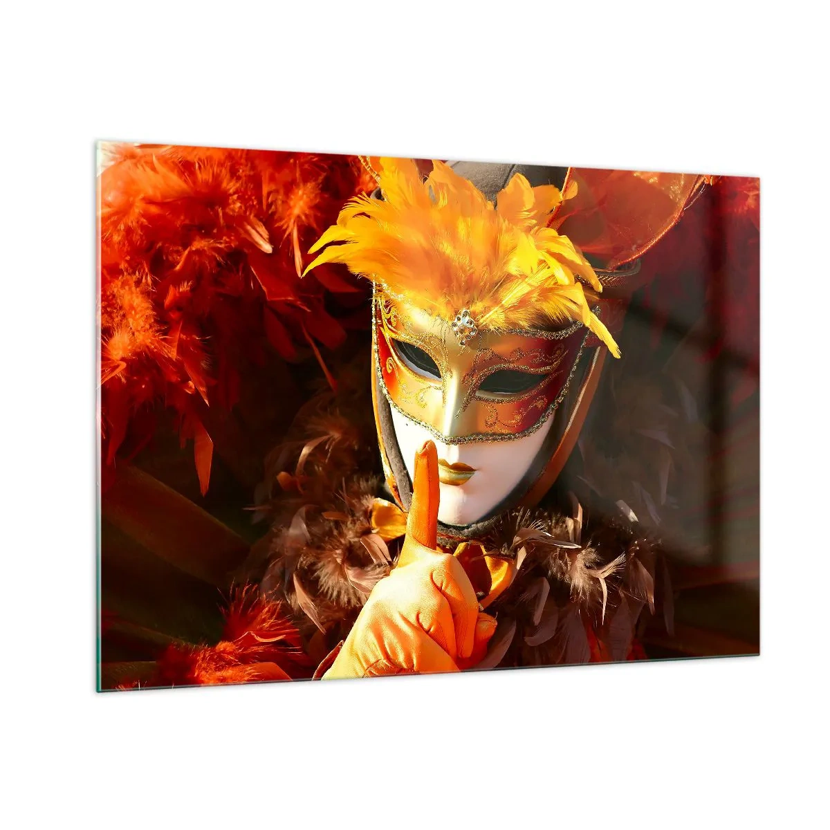 Quadro su vetro - Una figura con una maschera dorata e piume arancioni - 100x70cm - Il mistero è parte del gioco - Decorazione murale moderna per soggiorno e camera da letto ARTTOR