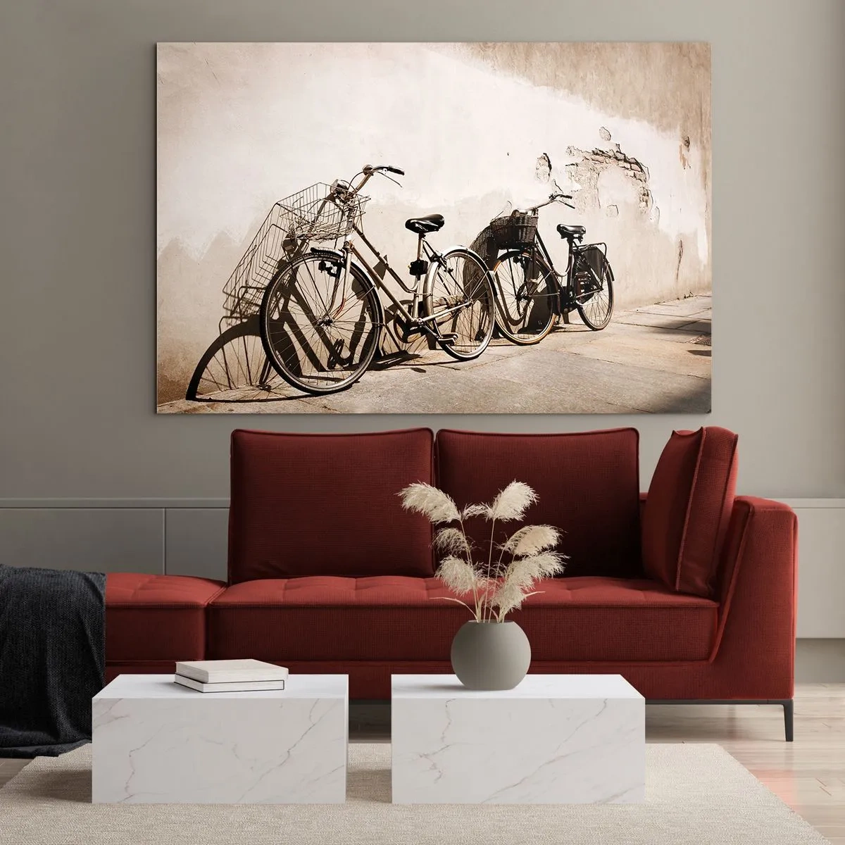 Quadro su vetro - Biciclette retrò appoggiate a un vecchio muro - 120x80cm - L'indimenticabile bellezza del passato - Decorazione murale moderna per soggiorno e camera da letto ARTTOR