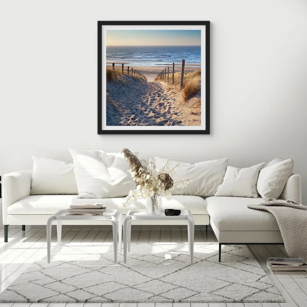 Poster in cornice nera - Rumore del mare, uccelli che cantano, spiaggia selvatica tra i cespugli... - 30x30 cm
