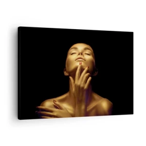 Quadro su tela - Stampe su Tela - Ritratto di una donna in un bagliore dorato su sfondo nero - 70x50cm - Come seta d'oro - Decorazione murale moderna per soggiorno e camera da letto ARTTOR
