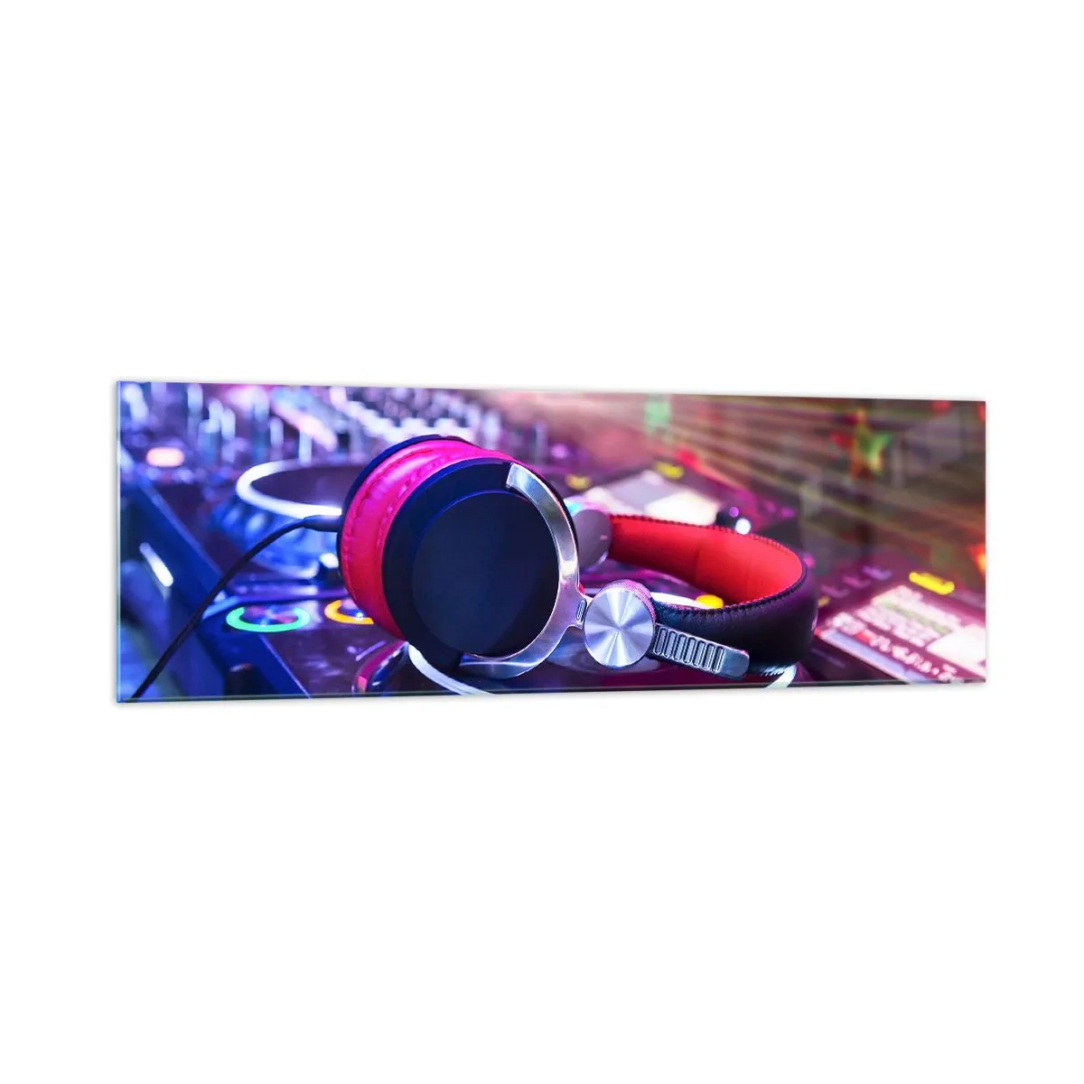 Quadro su vetro - Cuffie da DJ su una console illuminata dai riflettori a una festa - 160x50cm - Sarà fantastico - Decorazione murale moderna per soggiorno e camera da letto ARTTOR