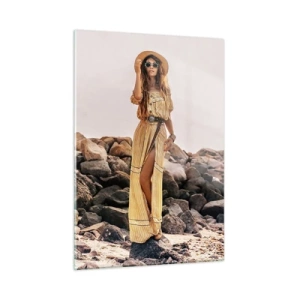 Quadro su vetro - Una donna con un abito in stile boho contro una costa rocciosa - 50x70cm - La magia delle pietre - Decorazione murale moderna per soggiorno e camera da letto ARTTOR