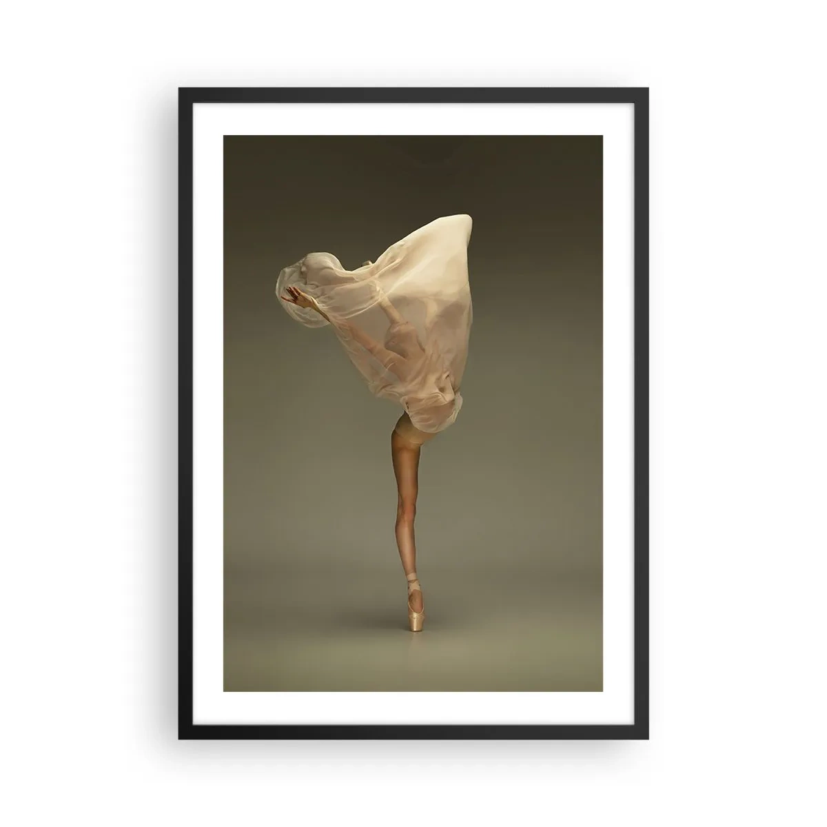 Poster in cornice nera - Una ballerina che danza, circondata da un tessuto delicato, in una posa discreta. - 50x70cm - Adesso vola via - Decorazione murale moderna per soggiorno e camera da letto ARTTOR