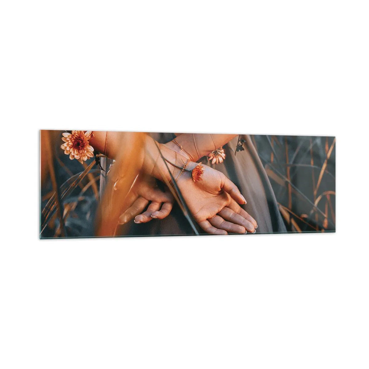 Quadro su vetro - Mani sensuali con fiori in un ambiente naturale - 160x50cm - Legata alla natura - Decorazione murale moderna per soggiorno e camera da letto ARTTOR