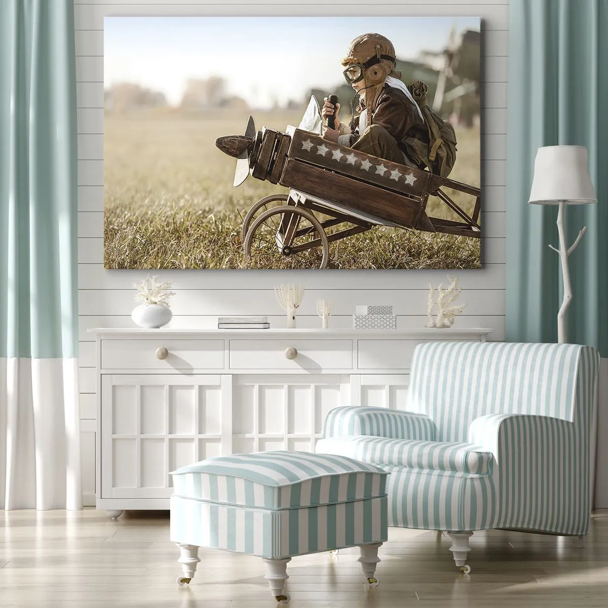 Quadro su tela - Stampe su Tela - Un bambino su un aeroplanino giocattolo con un campo sullo sfondo - 100x70cm - Decollo verso i sogni - Decorazione murale moderna per soggiorno e camera da letto ARTTOR