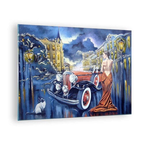 Quadro su vetro - Una donna in un abito elegante accanto a un'auto d'epoca - 70x50cm - Notturno in blu e coralli - Decorazione murale moderna per soggiorno e camera da letto ARTTOR
