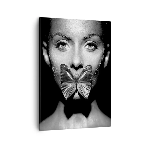 Quadro su tela - Stampe su Tela - Volto di donna in bianco e nero con una farfalla sulle labbra - 50x70cm - Il bacio delle farfalle - Decorazione murale moderna per soggiorno e camera da letto ARTTOR