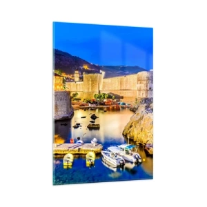 Quadro su vetro - Un pittoresco porto di notte con edifici illuminati - 80x120cm - Notte luminosa sull'Adriatico - Decorazione murale moderna per soggiorno e camera da letto ARTTOR