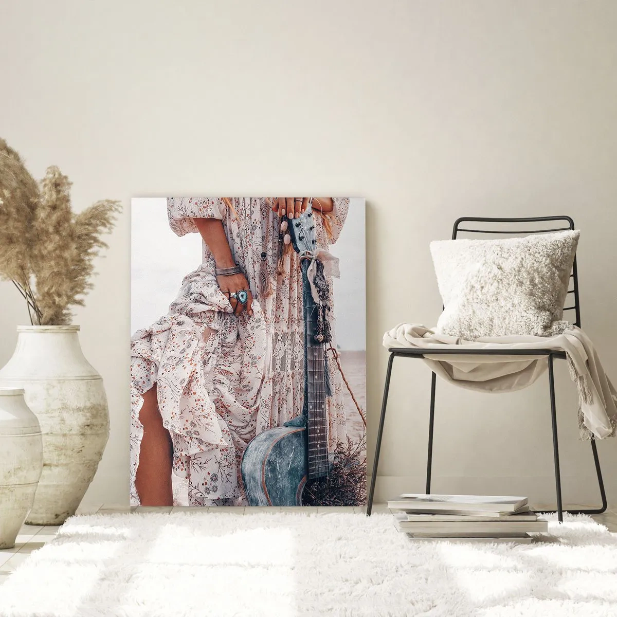 Quadro su vetro - Donna in stile boho con chitarra sulla spiaggia - 70x100cm - Figli dei fiori in cammino - Decorazione murale moderna per soggiorno e camera da letto ARTTOR