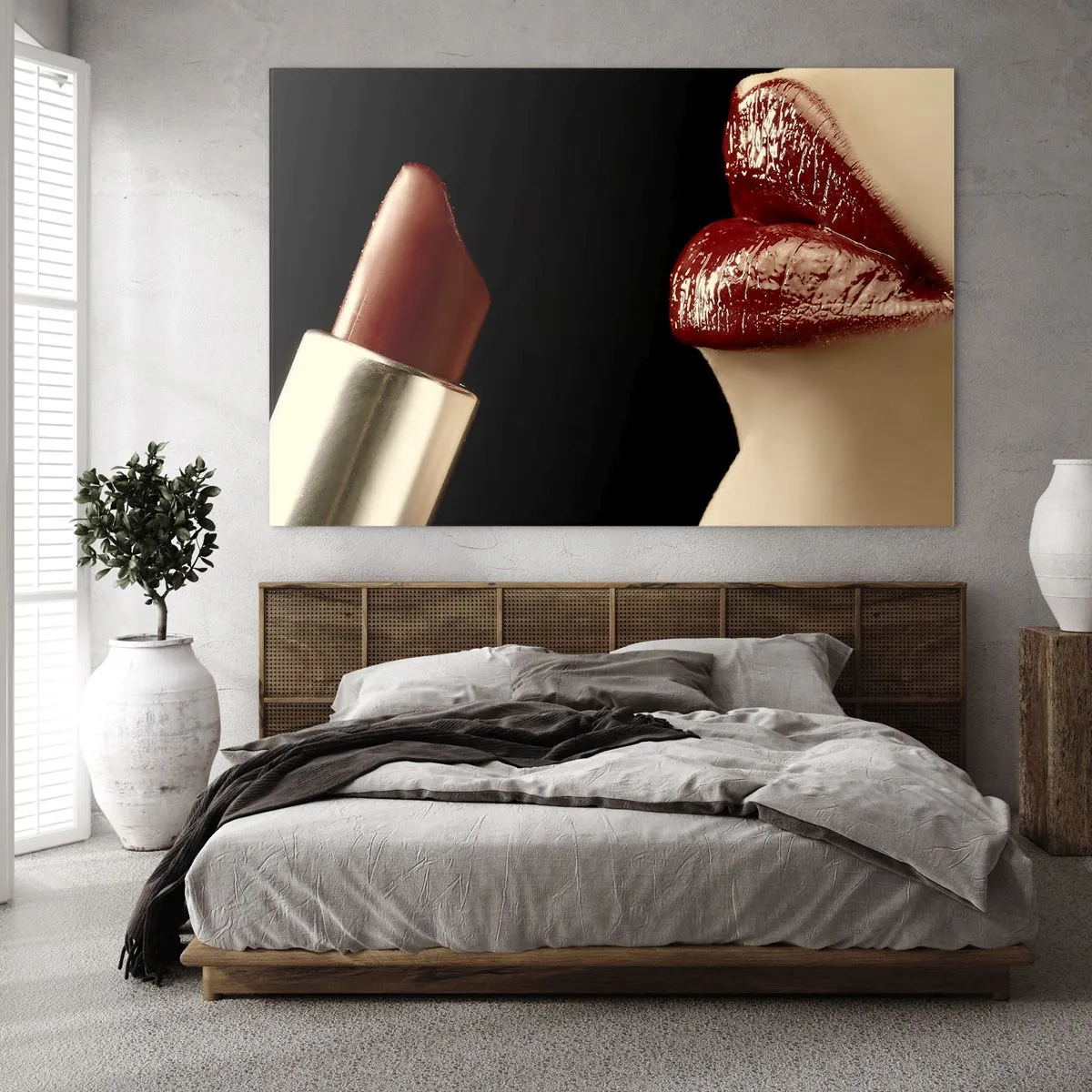 Quadro su vetro - Labbra sensuali con rossetto cremisi su sfondo scuro - 120x80cm - Sensualità e splendore del carminio - Decorazione murale moderna per soggiorno e camera da letto ARTTOR