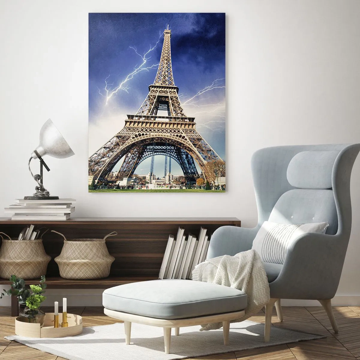 Quadro su vetro - La Torre Eiffel con un cielo tempestoso e fulmini sullo sfondo - 80x120cm - La signora delle tempeste - Decorazione murale moderna per soggiorno e camera da letto ARTTOR