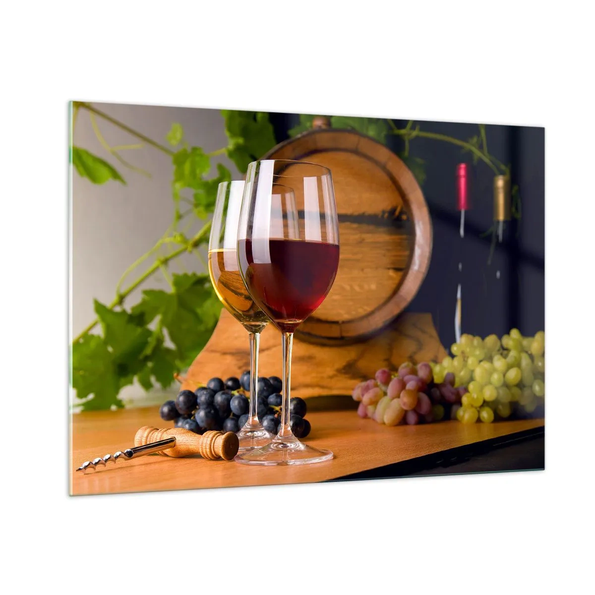 Quadro su vetro - Bicchieri di vino, uva e una botte su uno sfondo di foglie di vite - 100x70cm - Come presso gli antichi conoscitori - Decorazione murale moderna per soggiorno e camera da letto ARTTOR