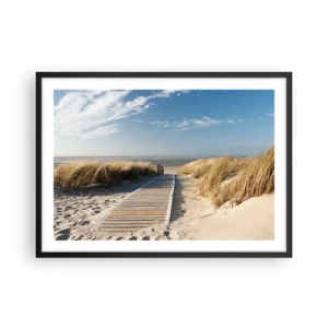 Poster in cornice nera - Un sentiero di legno conduce attraverso le dune fino al mare calmo - 70x50cm - Dopo la duna, nel fruscio dell'erba - Decorazione murale moderna per soggiorno e camera da letto ARTTOR