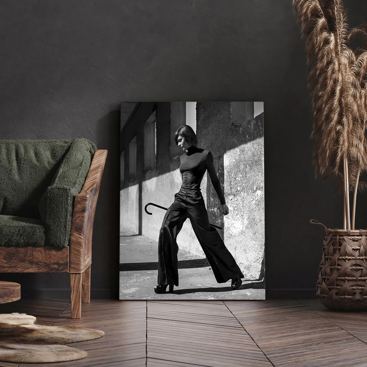 Quadro su tela - Stampe su Tela - Donna elegante in un ambiente industriale - 70x100cm - Eleganza cittadina - Decorazione murale moderna per soggiorno e camera da letto ARTTOR