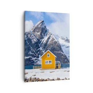 Quadro su tela - Stampe su Tela - Una casa gialla sullo sfondo delle montagne innevate e del mare - 50x70cm - Vacanze scandinave - Decorazione murale moderna per soggiorno e camera da letto ARTTOR