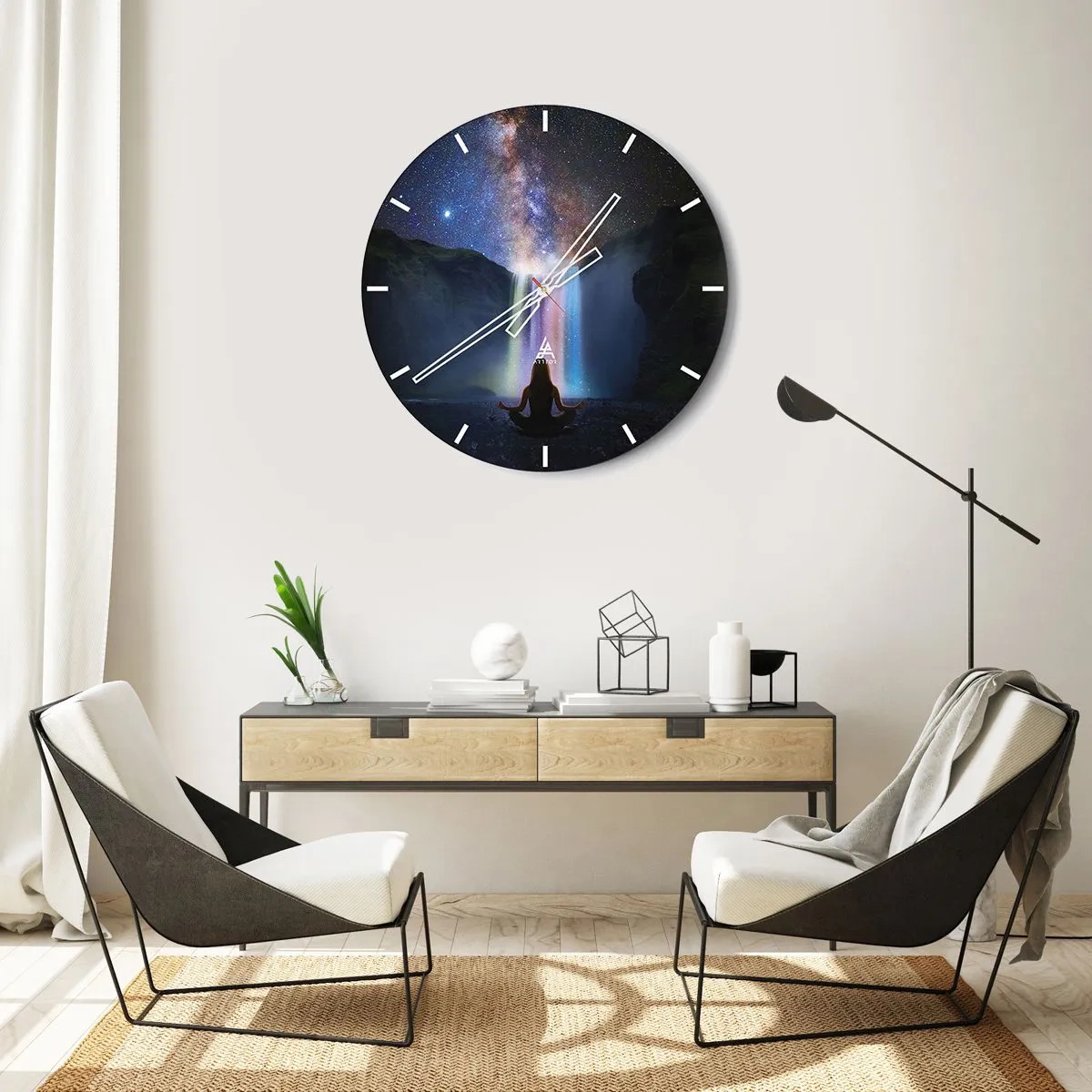 Orologio da parete - Orologio in Vetro - Una figura che medita vicino a una cascata sotto un cielo stellato - 30x30cm - Armonia assoluta - Decorazione murale moderna per soggiorno, cucina e camera da letto ARTTOR