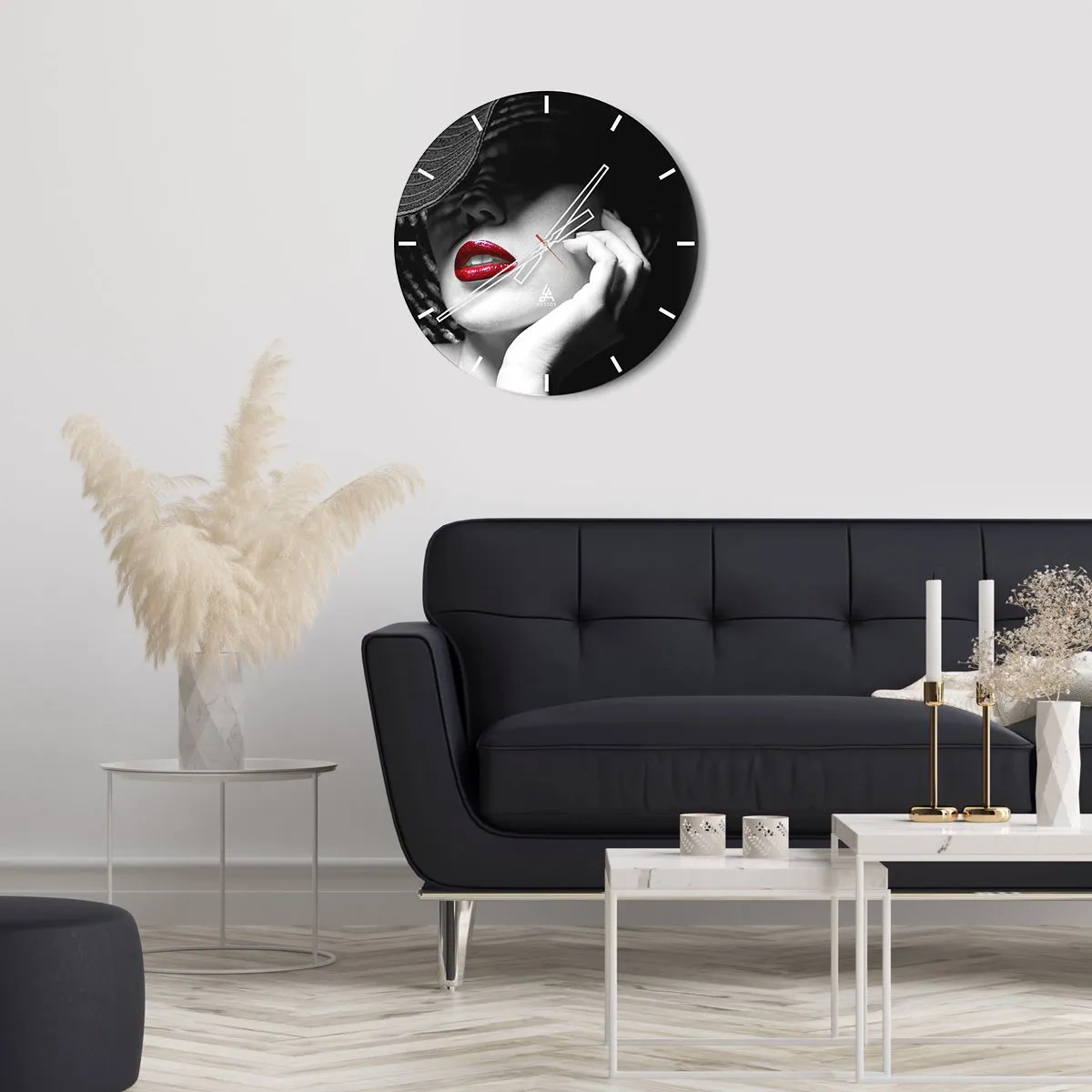 Orologio da parete - Orologio in Vetro - Ritratto in bianco e nero di una donna con le labbra rosse - 30x30cm - Studio in scarlatto - Decorazione murale moderna per soggiorno, cucina e camera da letto ARTTOR