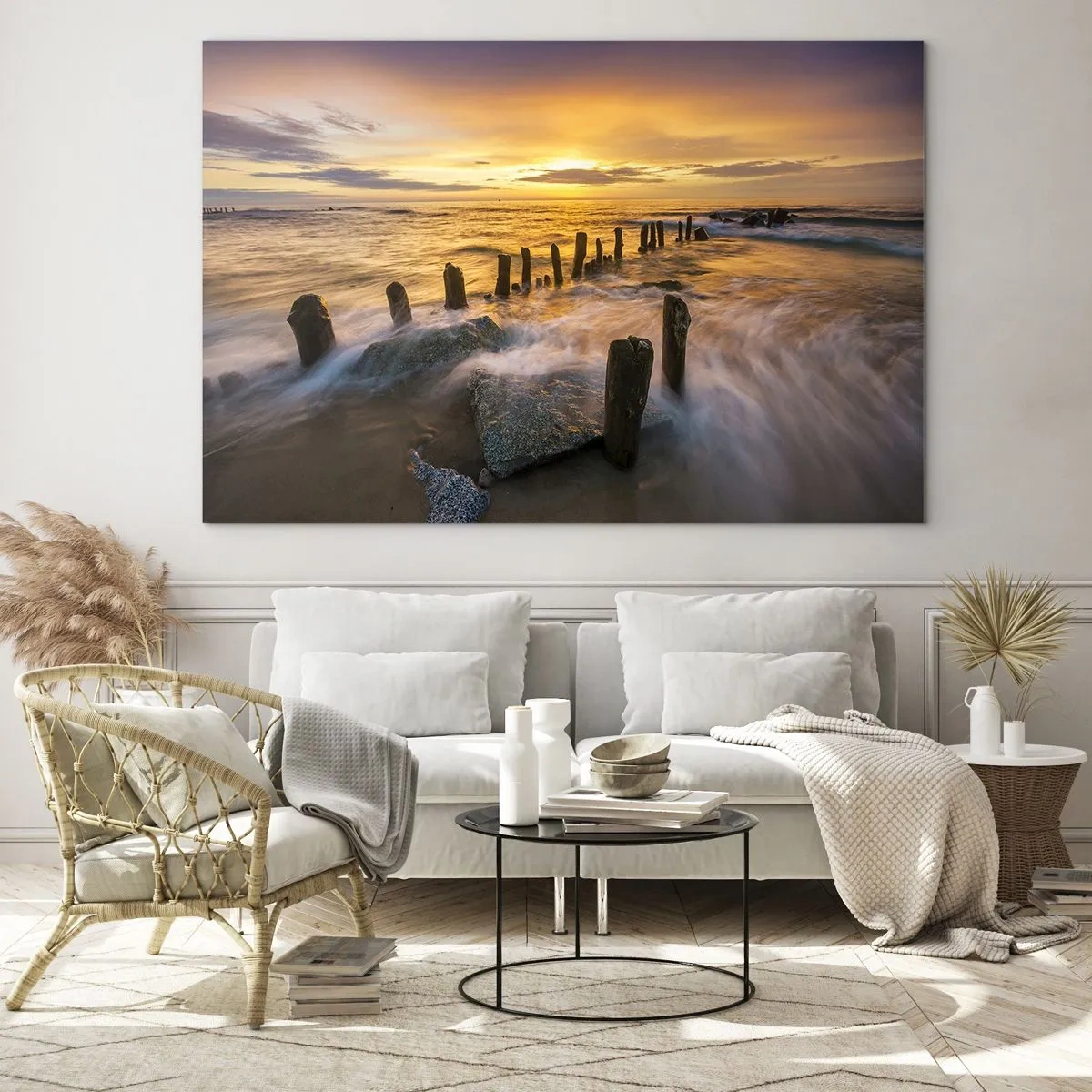 Quadro su vetro - Tramonto sul mare con pali di legno sulla spiaggia - 120x80cm - La bellezza selvatica del Baltico - Decorazione murale moderna per soggiorno e camera da letto ARTTOR