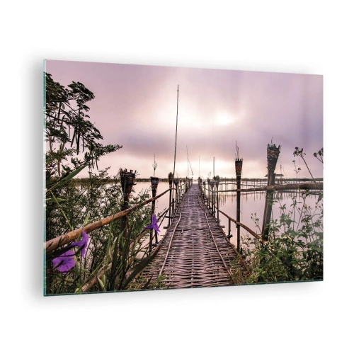 Quadro su vetro - Un ponte di bambù che attraversa il lago, circondato da piante e fiori - 70x50cm - Pace e silenzio dell'Asia - Decorazione murale moderna per soggiorno e camera da letto ARTTOR