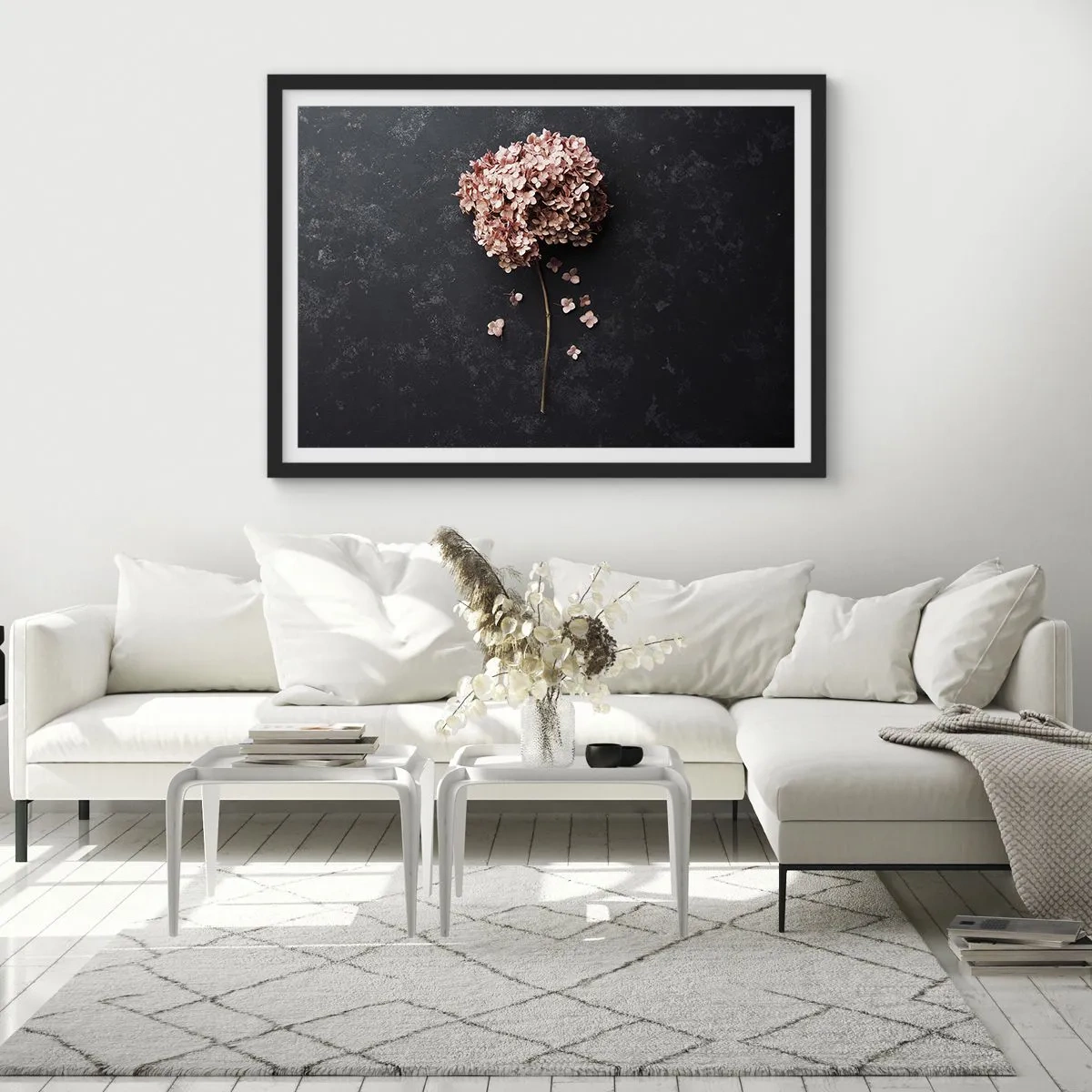 Poster in cornice nera - Un delicato fiore di ortensia su uno sfondo scuro - 100x70cm - Un vero segno romantico - Decorazione murale moderna per soggiorno e camera da letto ARTTOR