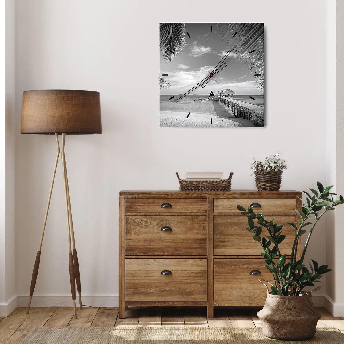 Orologio da parete - Orologio in Vetro - Spiaggia bianca e nera con molo e palme su una costa tropicale - 30x30cm - Un ricordo o un sogno? - Decorazione murale moderna per soggiorno e camera da letto ARTTOR