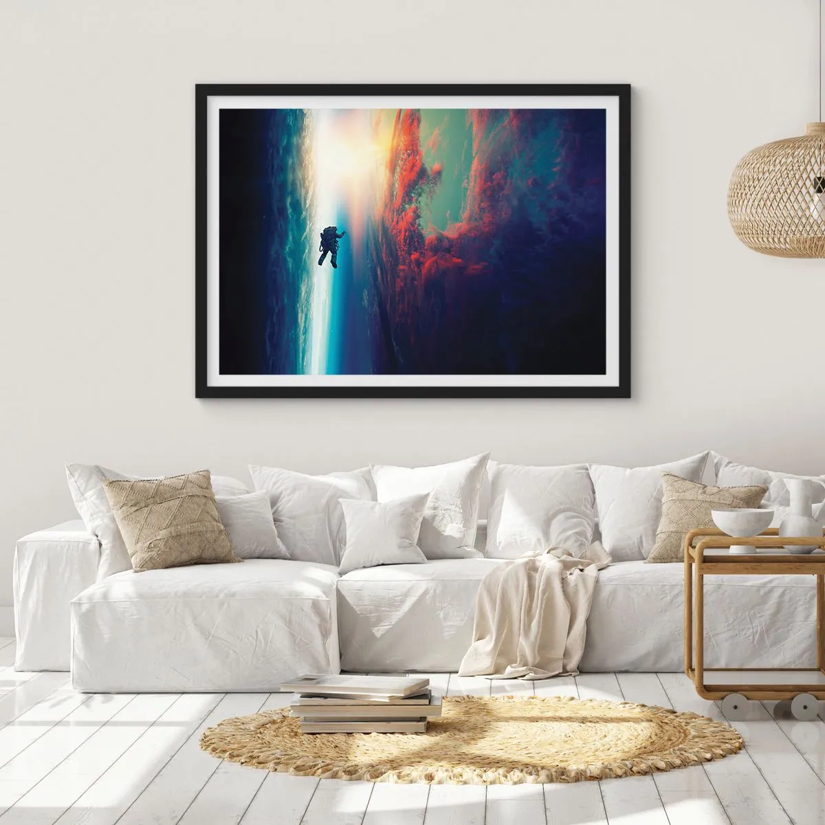 Poster in cornice nera - Un astronauta che fluttua nello spazio sopra una Terra colorata - 70x50cm - Affrontando l'universo - Decorazione murale moderna per soggiorno e camera da letto ARTTOR