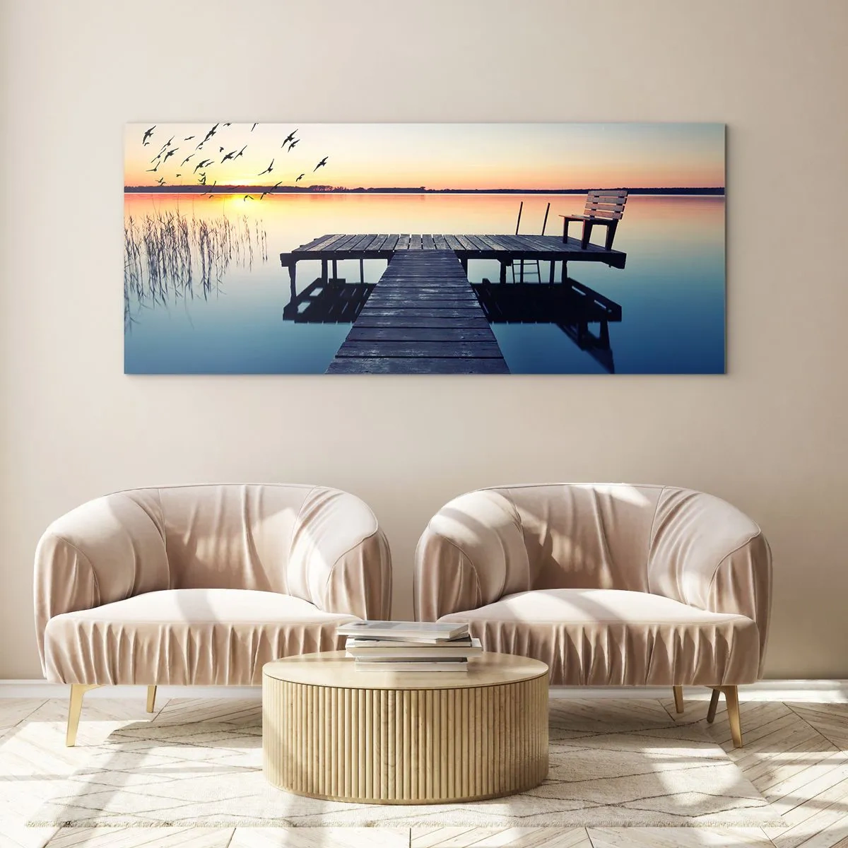 Quadro su vetro - Molo di legno su un lago all'alba con uccelli - 120x50cm - È stata una buona giornata - Decorazione murale moderna per soggiorno e camera da letto ARTTOR