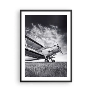 Poster in cornice nera - Un'immagine in bianco e nero di un aereo contro un cielo dinamico. - 50x70cm - Giramondo alato  - Decorazione murale moderna per soggiorno e camera da letto ARTTOR