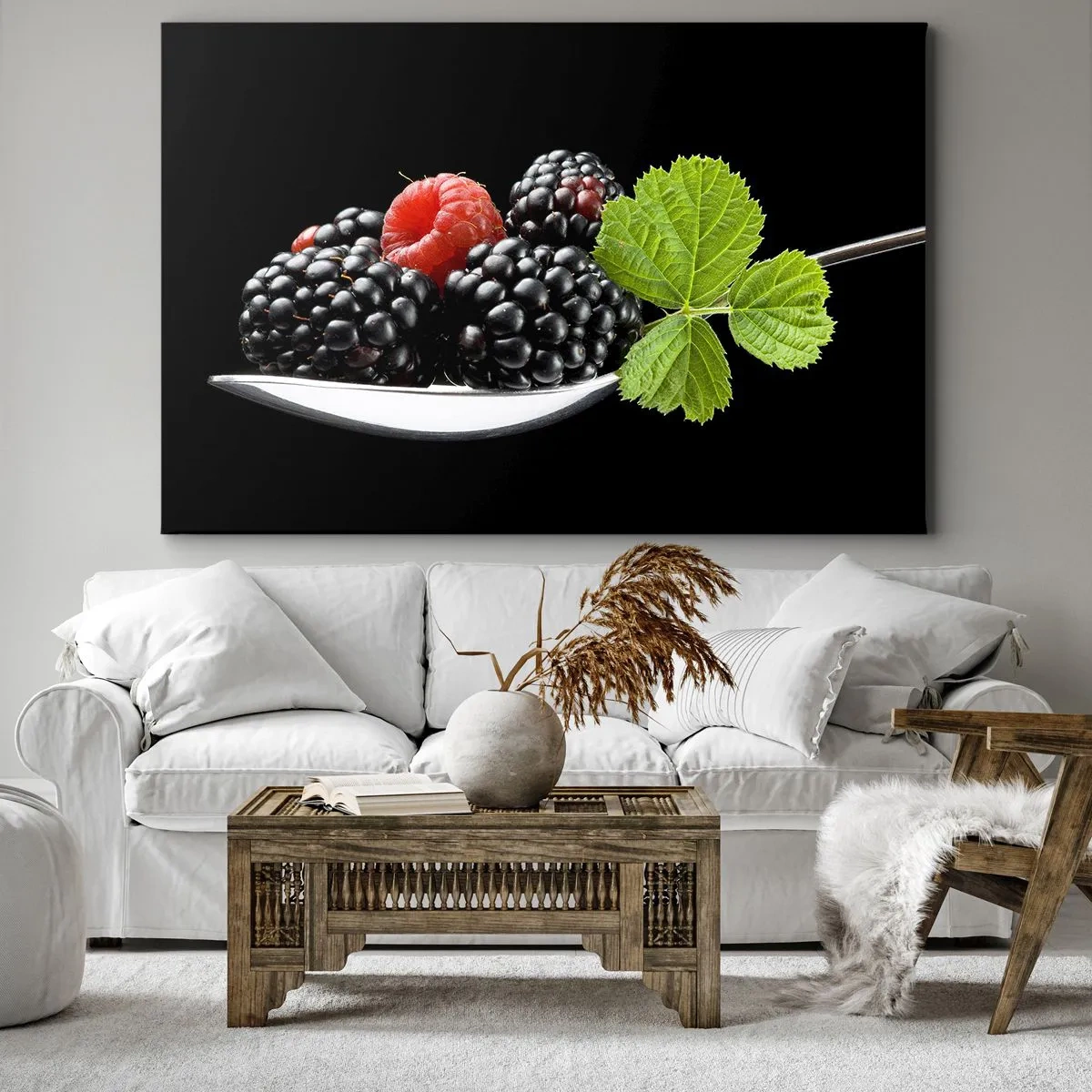 Quadro su tela - Stampe su Tela - More e lamponi su un cucchiaio con una foglia su uno sfondo nero - 120x80cm - I sapori della freschezza - Decorazione murale moderna per soggiorno e camera da letto ARTTOR