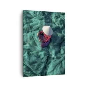 Quadro su tela - Stampe su Tela - Una persona con un cappello tra reti da pesca verdi - 50x70cm - Nel mare di reti - Decorazione murale moderna per soggiorno e camera da letto ARTTOR